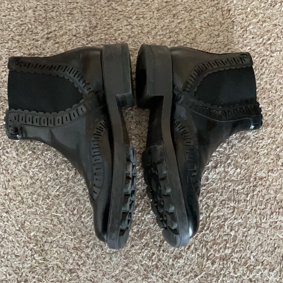 Tod's black Chelsea boots size 38 - Picture 3 of 11